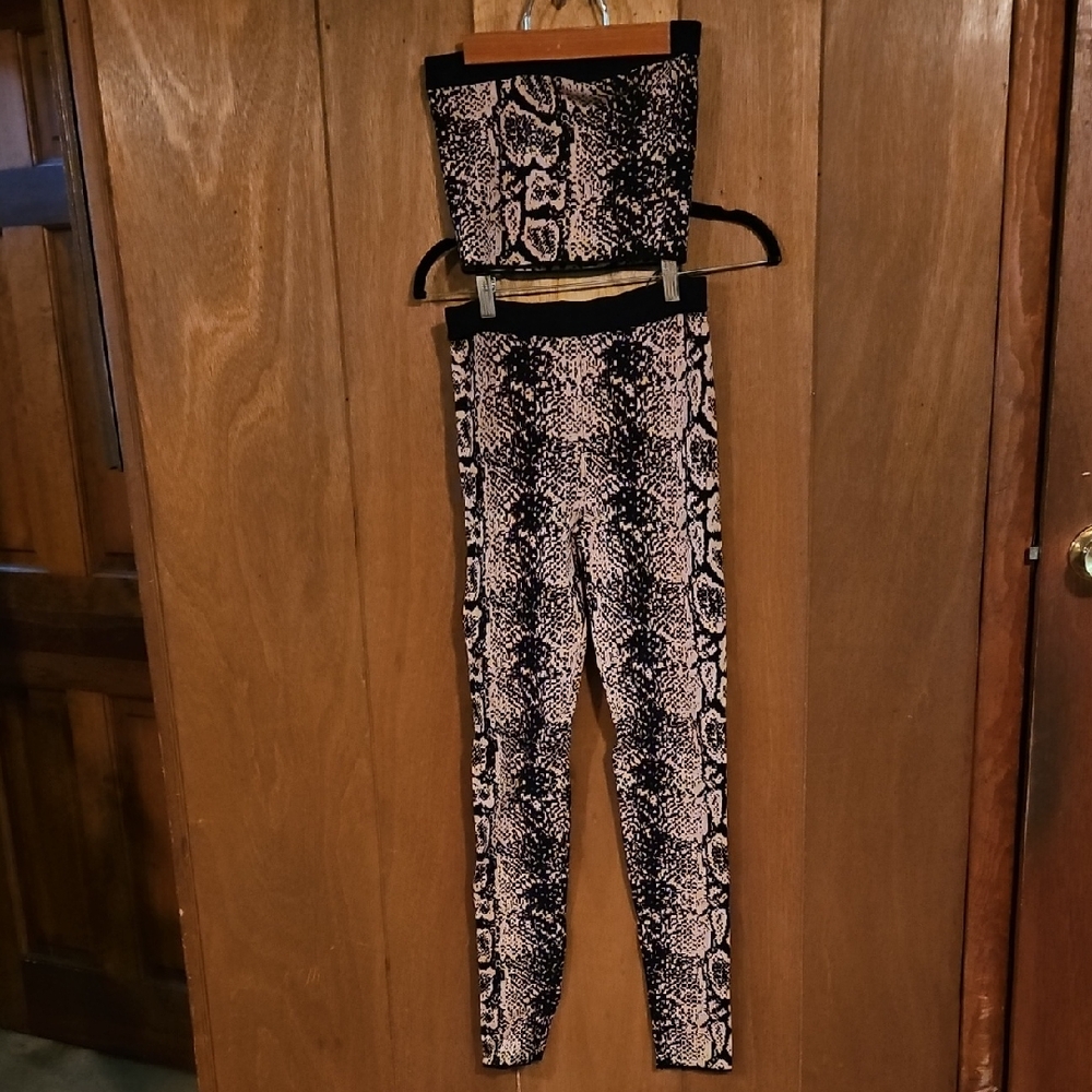 NEW SZ LARGE (RUNS ON SMALL SIZE)Snakeskin Print Two-Piece Set